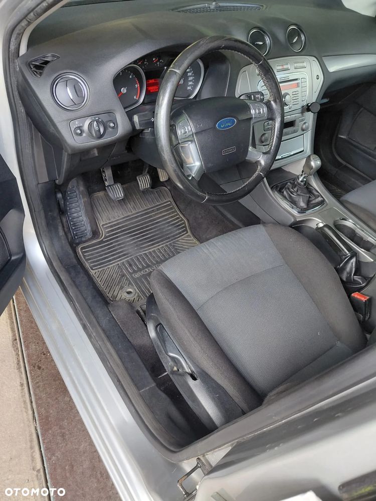 Ford Mondeo 2.0 TDCi Ambiente - 8