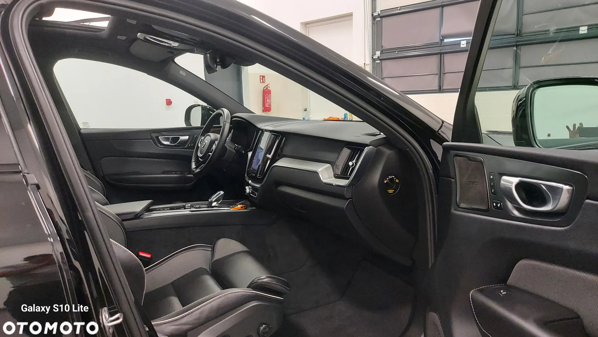 Volvo XC 60 B4 D AWD Plus Dark - 8