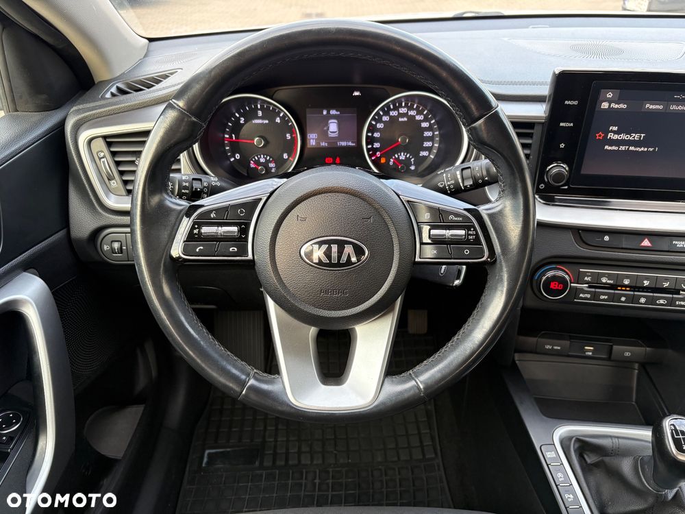 Kia Ceed - 12