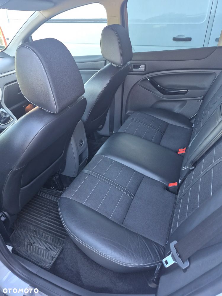 Ford Kuga - 10