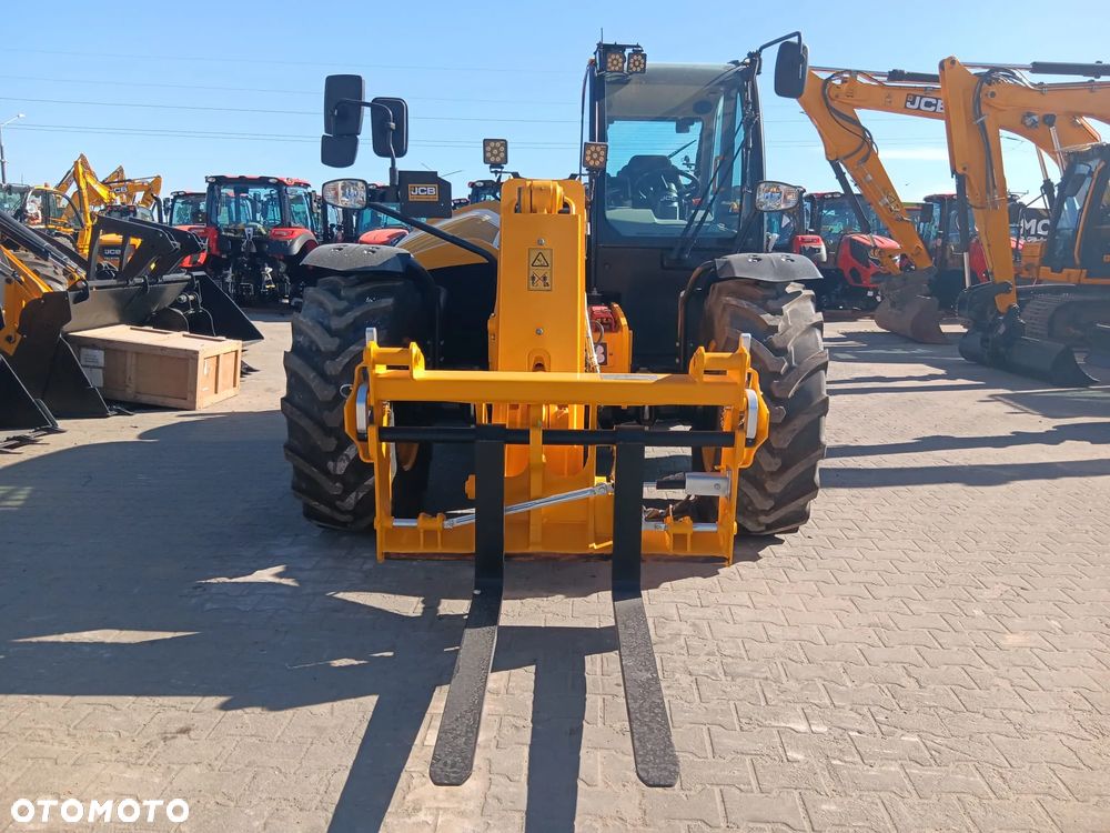JCB 542-70 Agri Xtra - 8