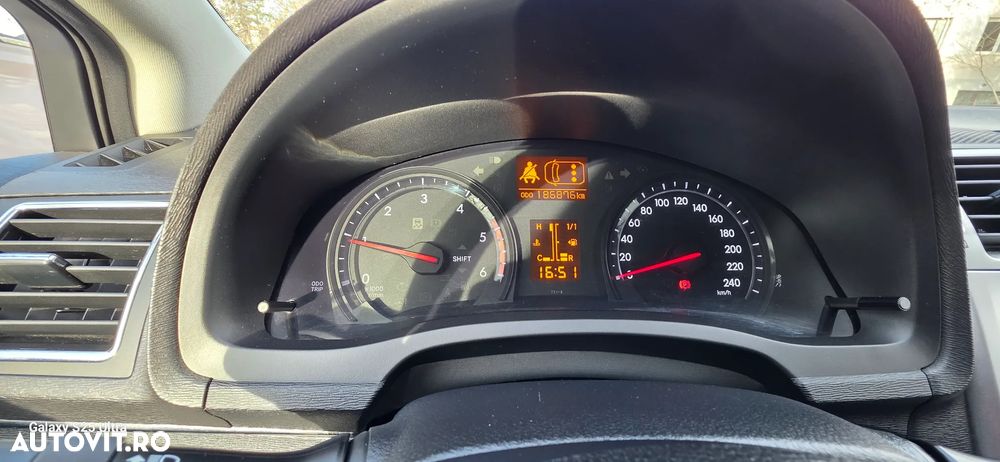 Toyota Avensis - 9