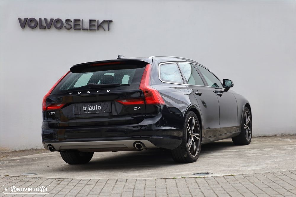 Volvo V90 2.0 D4 Momentum Geartronic - 31