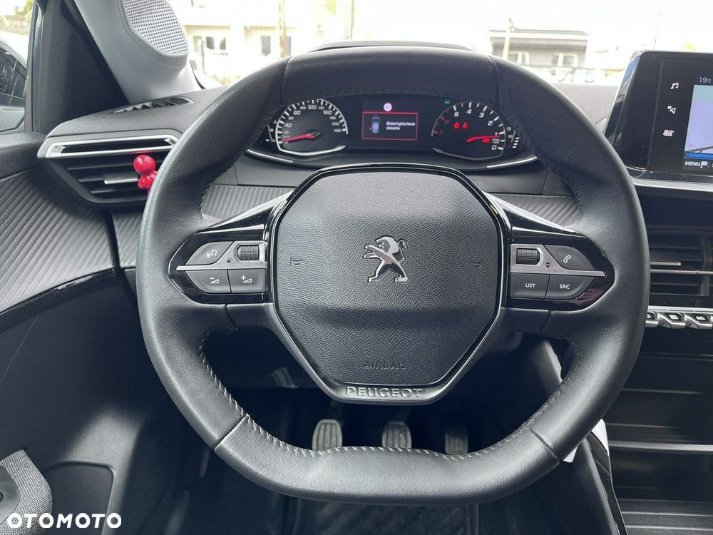 Peugeot 208 - 18