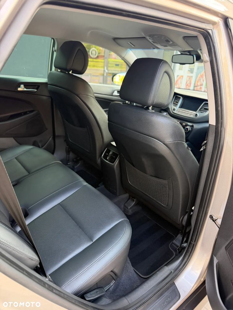 Hyundai Tucson 1.7 CRDI BlueDrive TourdePologne 2WD - 28