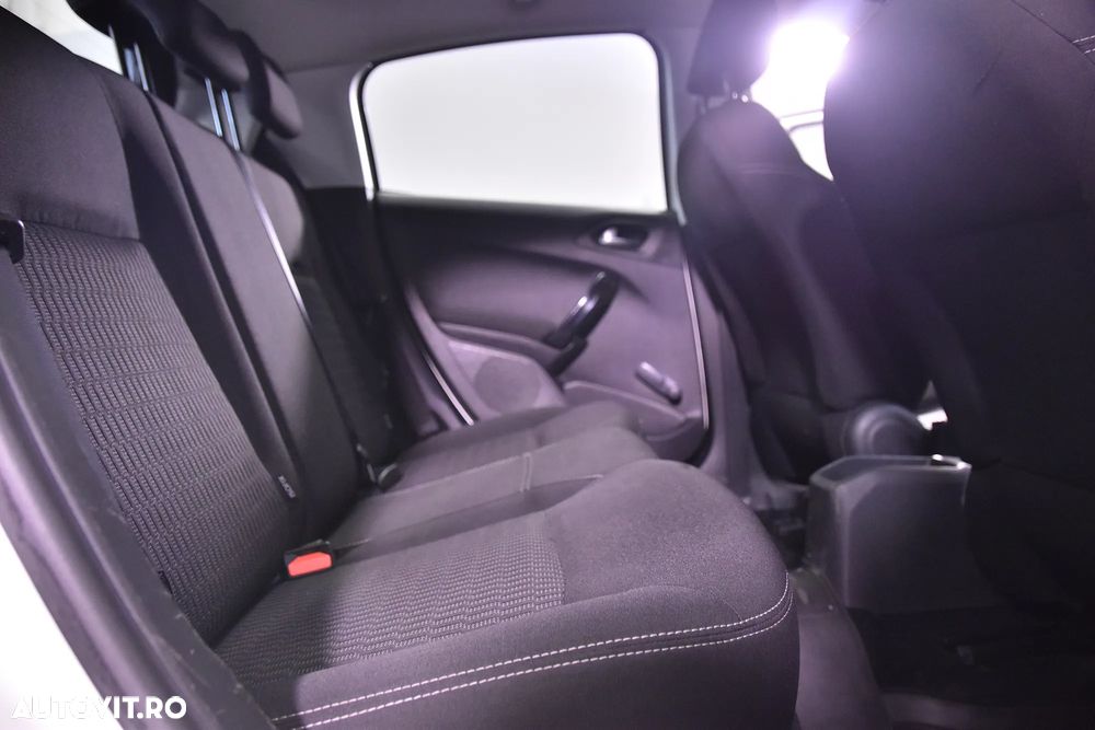 Peugeot 208 - 12