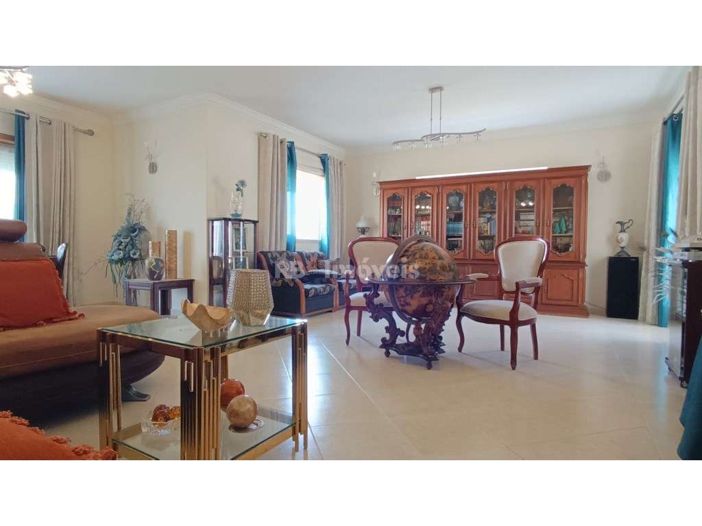 Moradia de 2 pisos + Moradia em Alvenaria + Terreno - Entroncamento - Grande imagem: 4/26