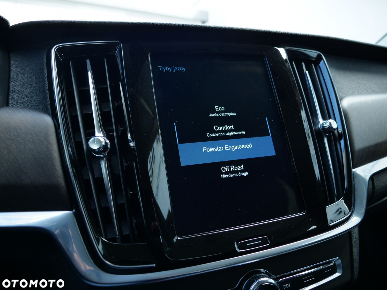 Volvo V90 Cross Country - 24