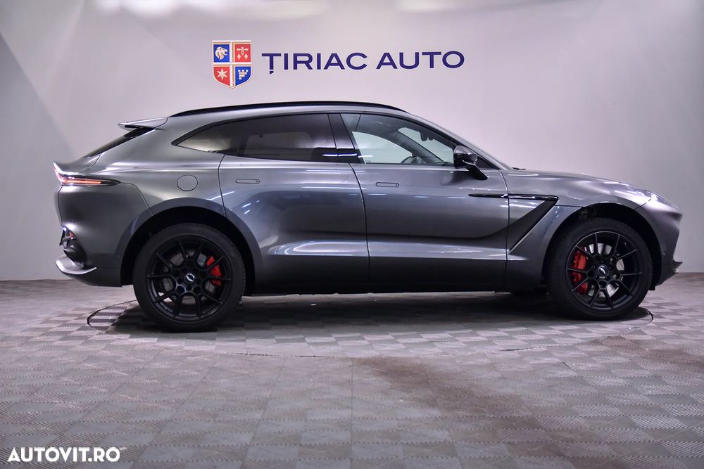 Aston Martin DBX - 6