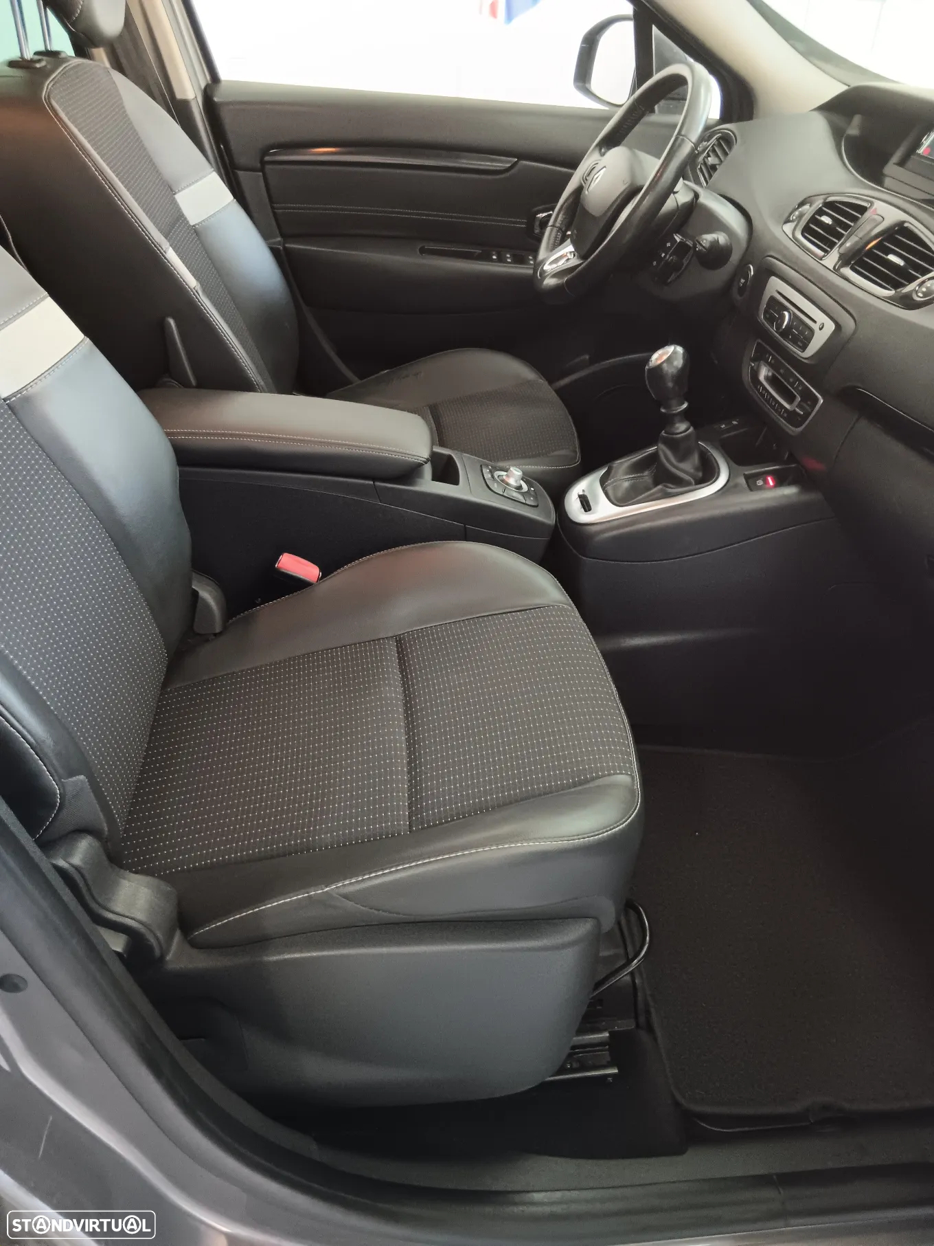 Renault Scénic 1.5 dCi Exclusive SS - 13