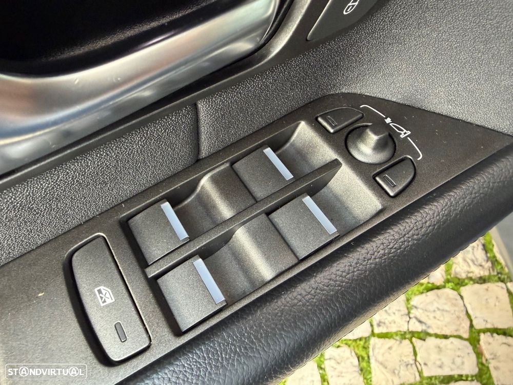 Land Rover Range Rover Evoque 2.0 D150 AWD R-Dynamic HSE Auto - 36