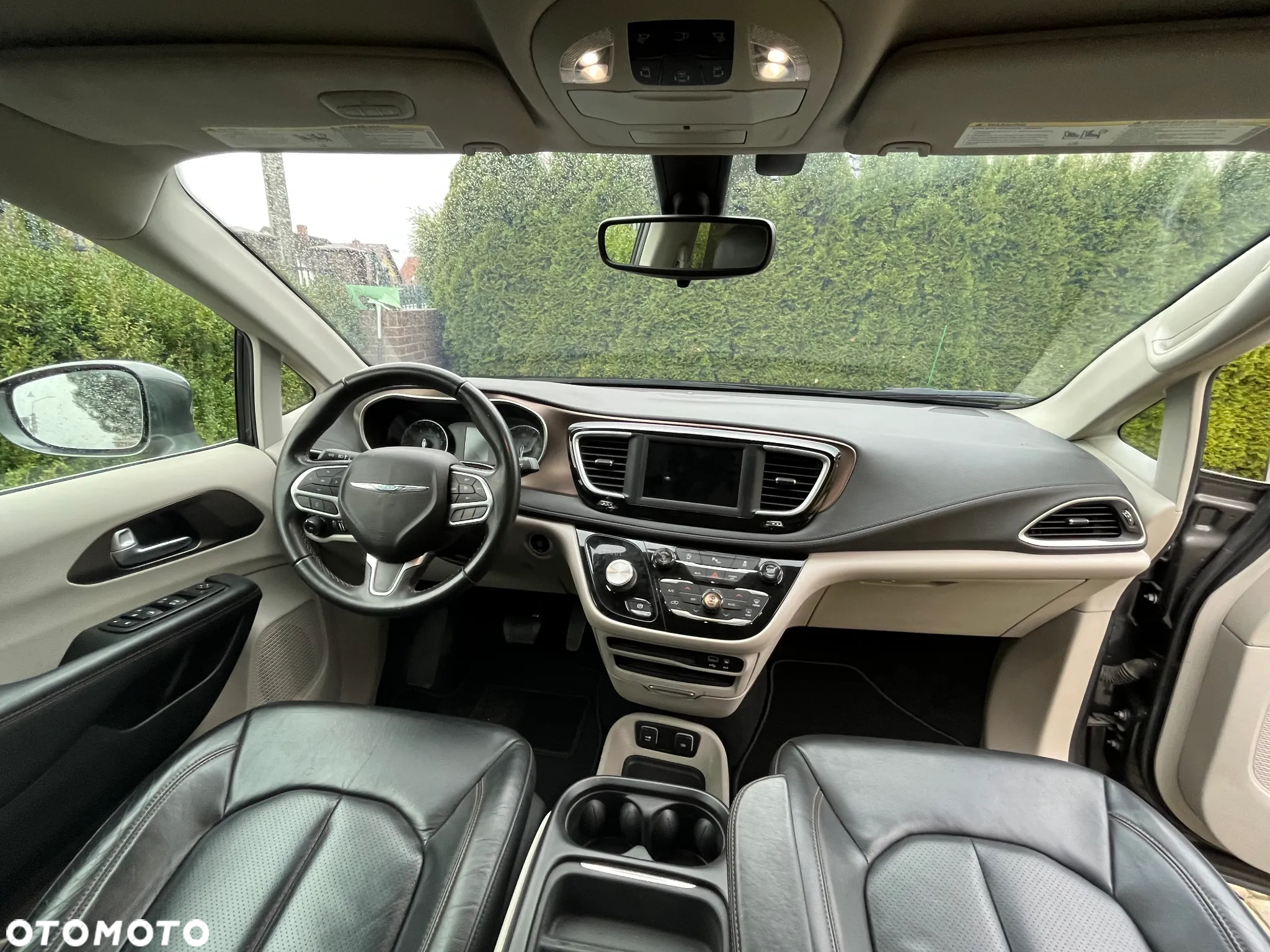 Chrysler Pacifica - 32