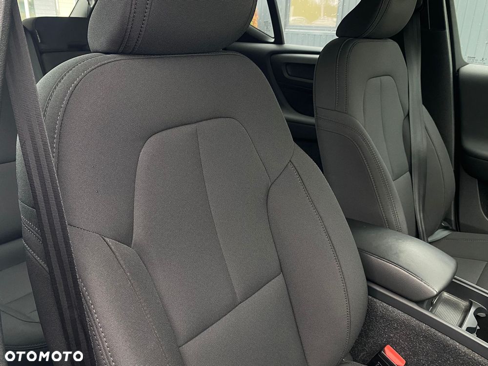 Volvo XC 40 T3 Momentum Pro - 22