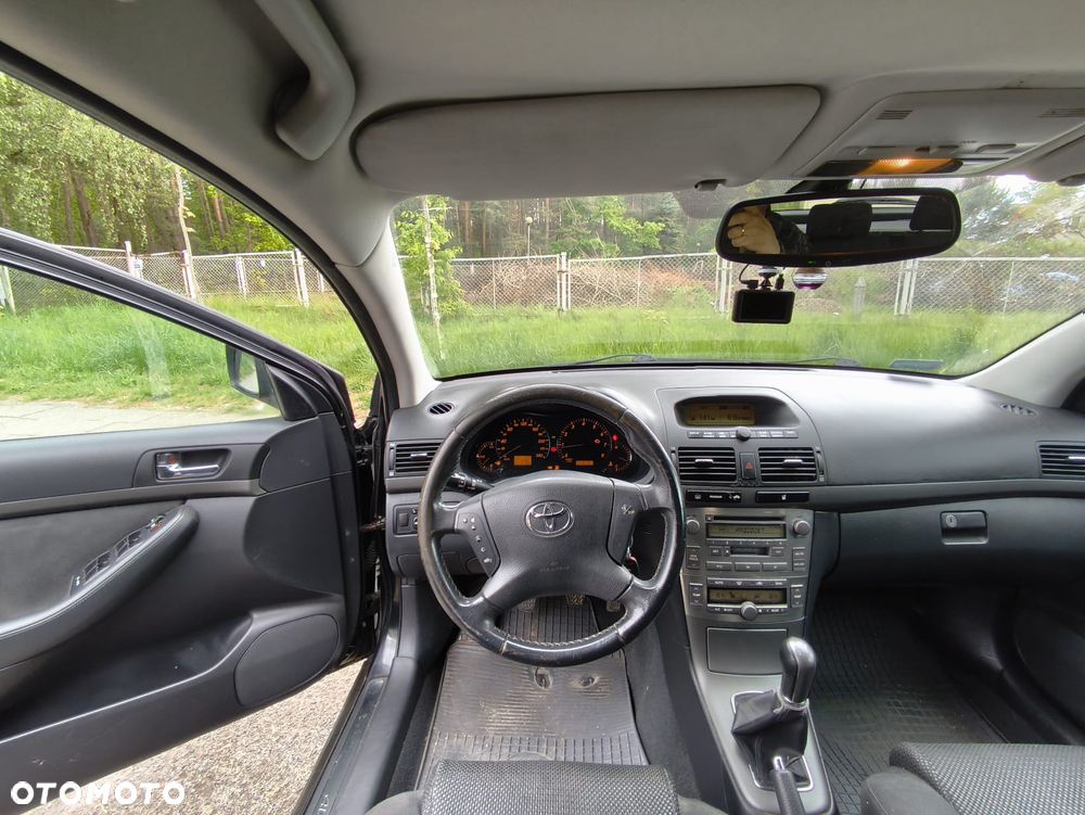 Toyota Avensis - 12