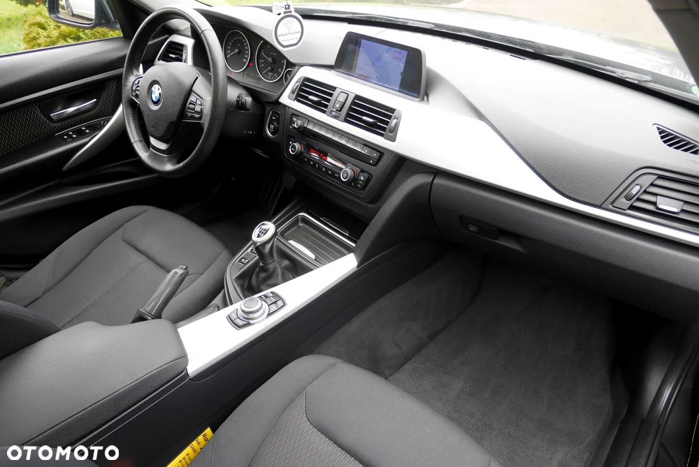 BMW Seria 3 318d DPF Edition Exclusive - 23