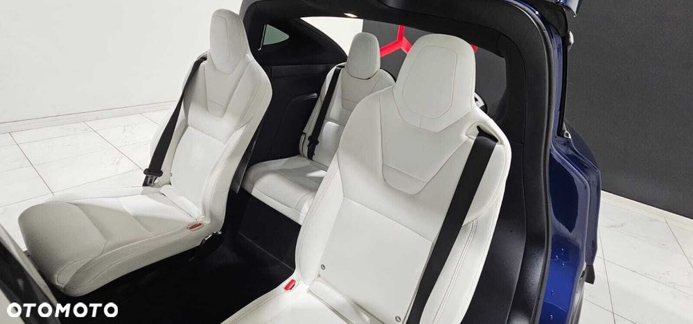 Tesla Model X - 30
