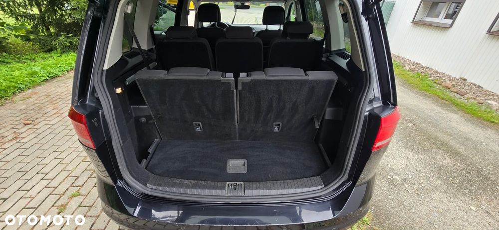 Volkswagen Touran - 16