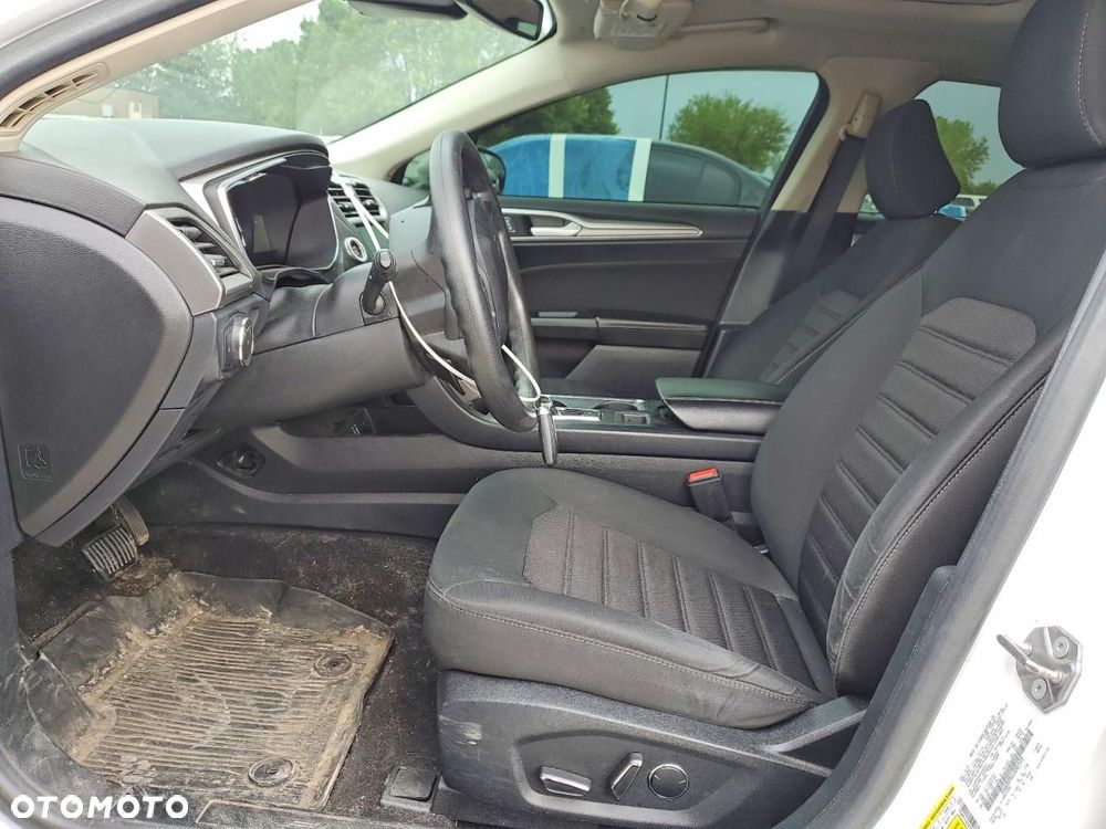 Ford Fusion - 8