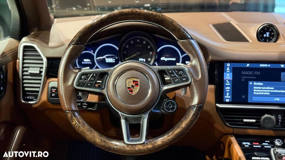 Porsche Cayenne - 31