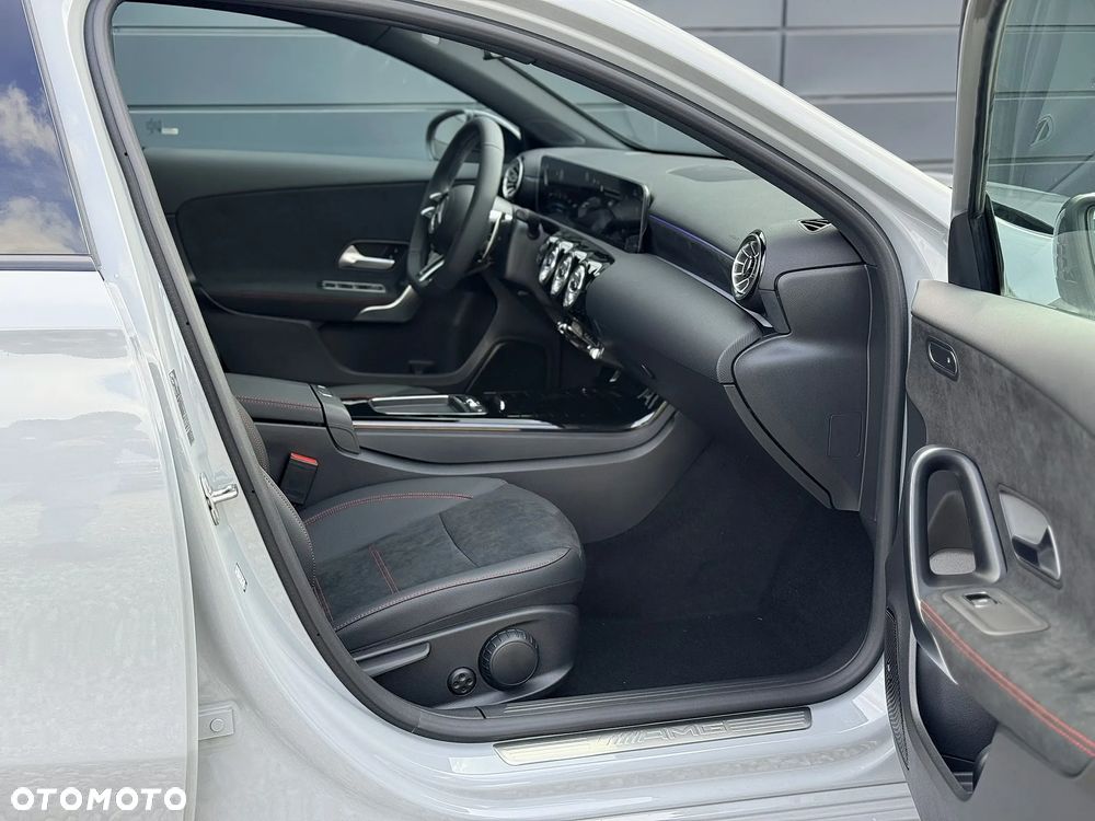 Mercedes-Benz Klasa A 35 AMG 4-Matic 8G-DCT - 12
