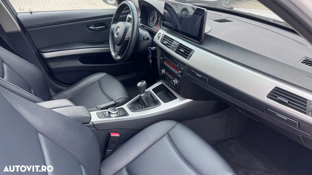 BMW Seria 3 330d xDrive - 16