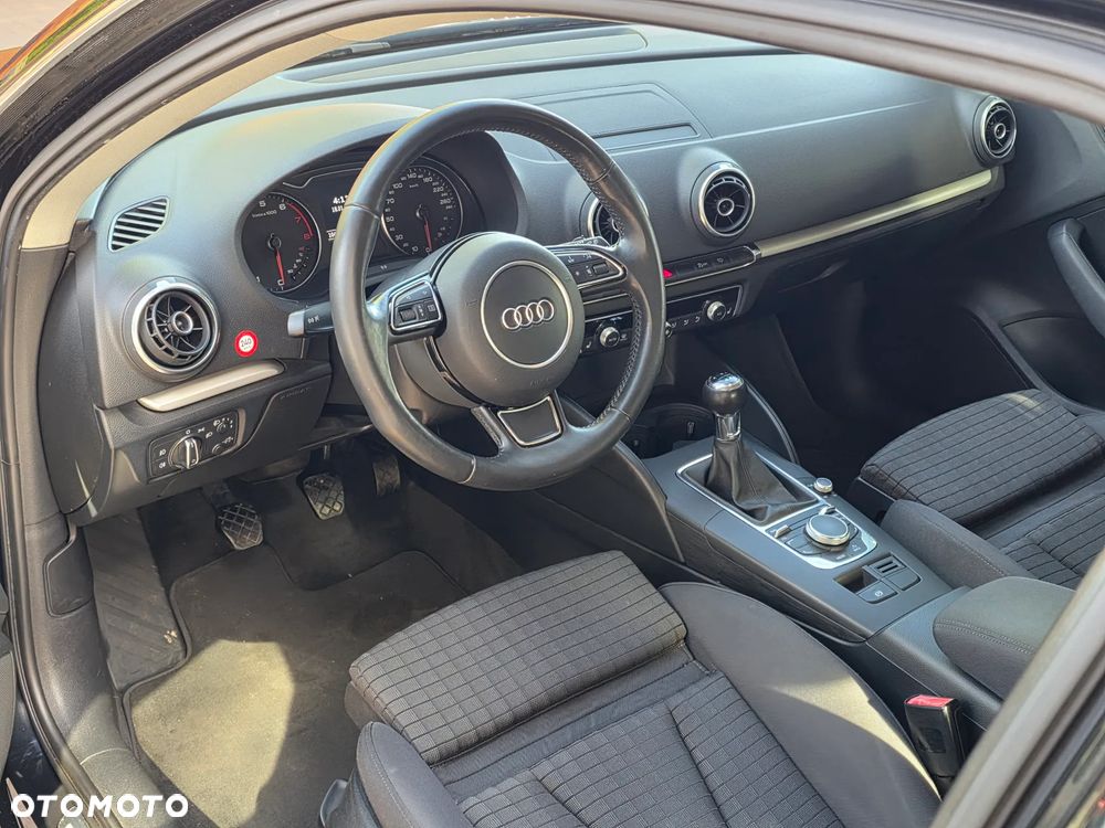 Audi A3 3-drzwiowe 1.4 TFSI S line Sportpaket - 2