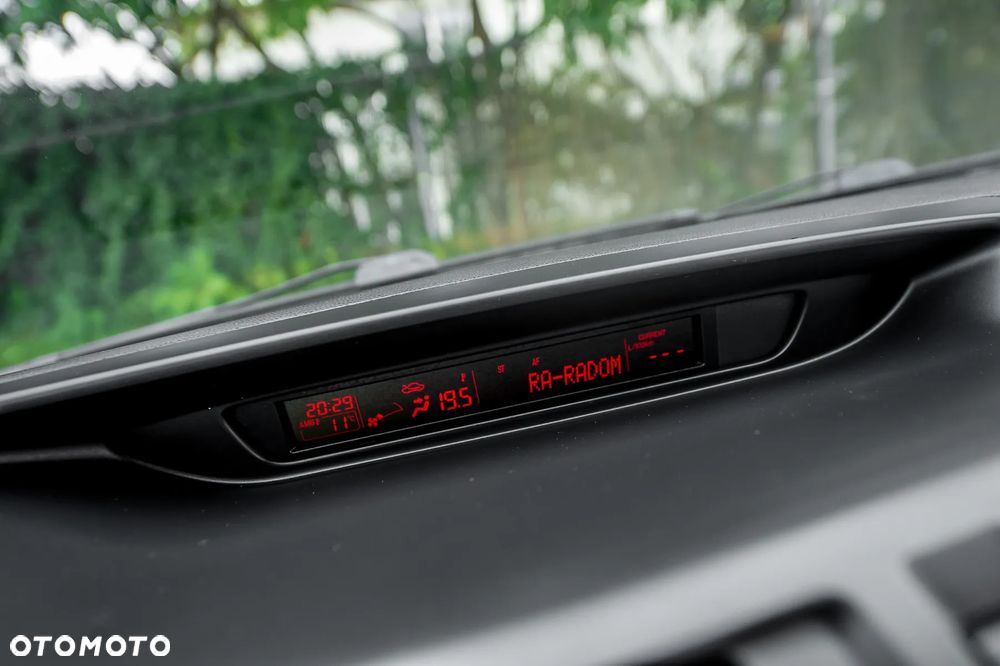 Mazda 5 - 25