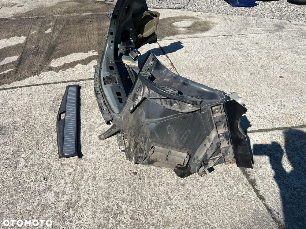 Opel Zafira C Pas tylny tył Czarny i Srebrny - 3