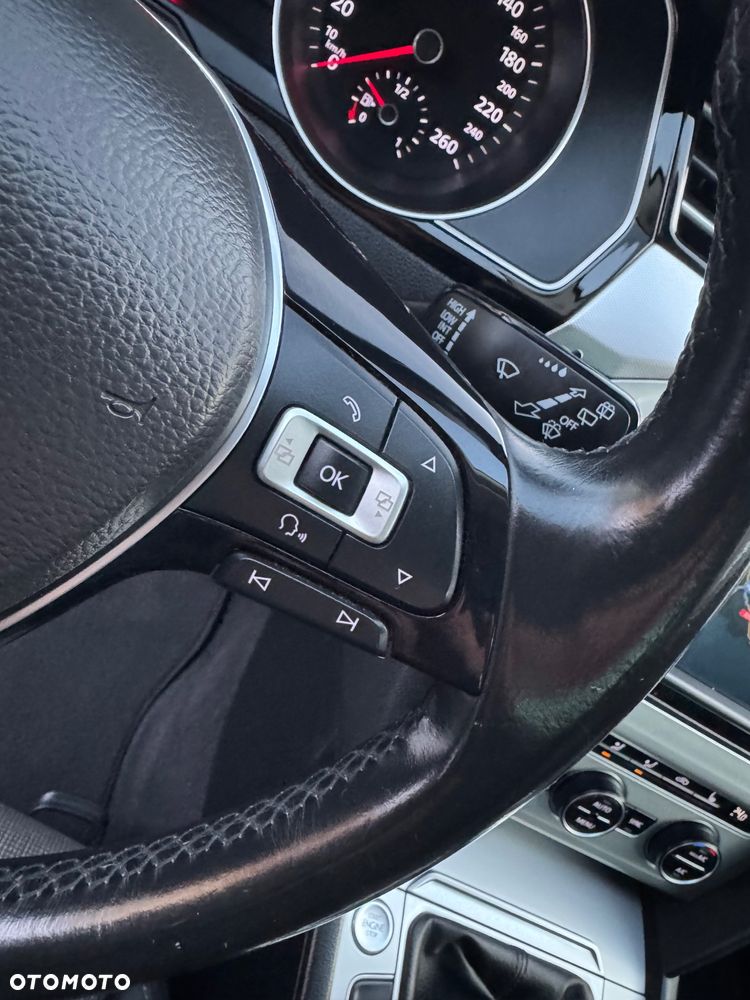 Volkswagen Passat Variant 1.4 TSI ACT (BlueMotion Technology) Highline - 27