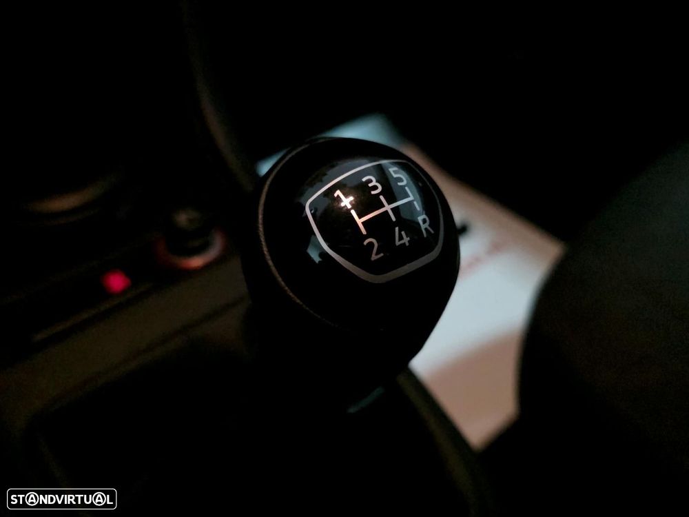 VW Up! 1.0 Move Color - 16