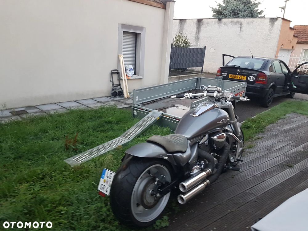 Suzuki Intruder - 17