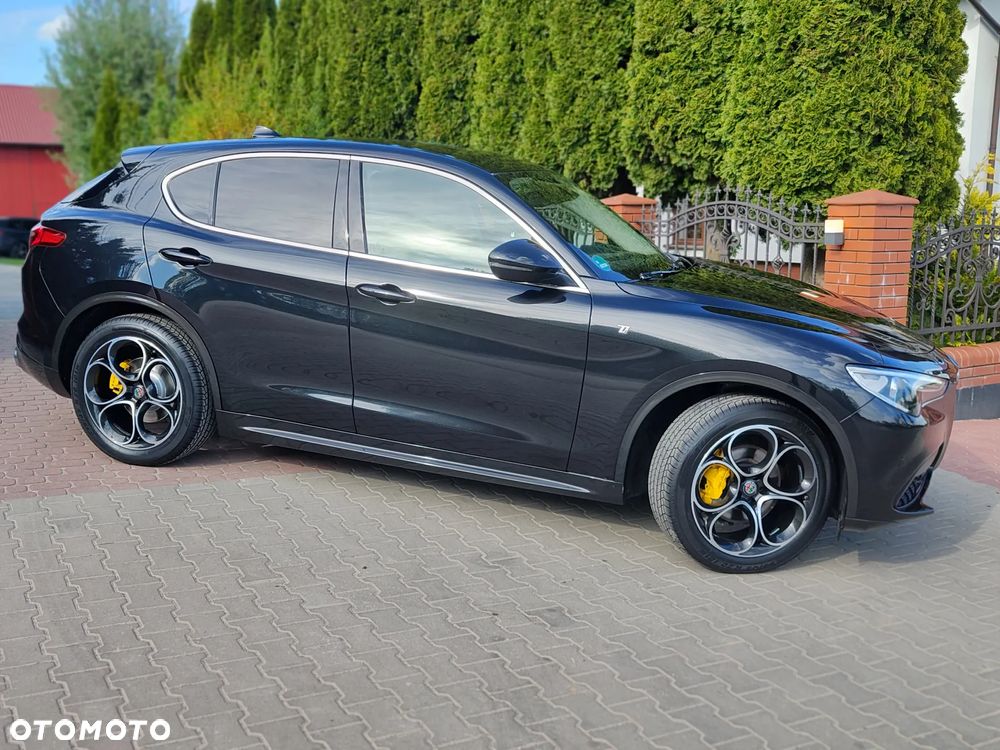 Alfa Romeo Stelvio 2.0 Turbo 16V AT8-Q4 Lusso Ti - 2