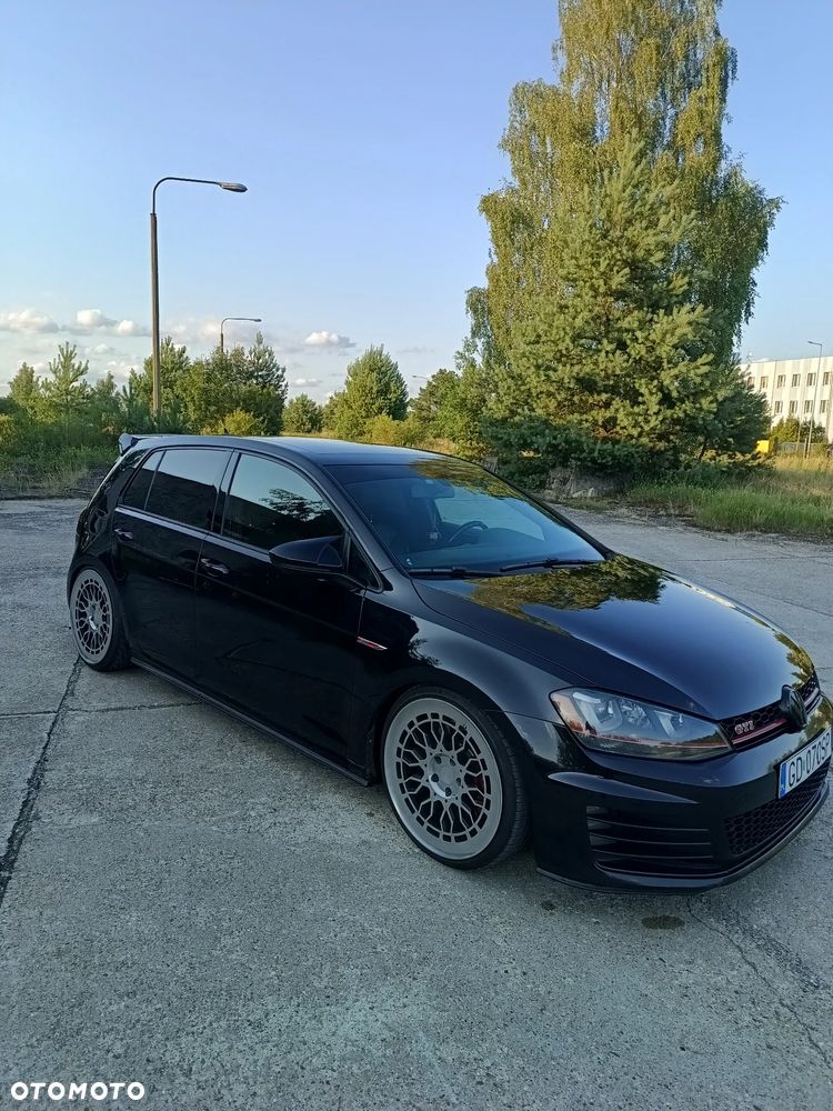 Volkswagen Golf - 2