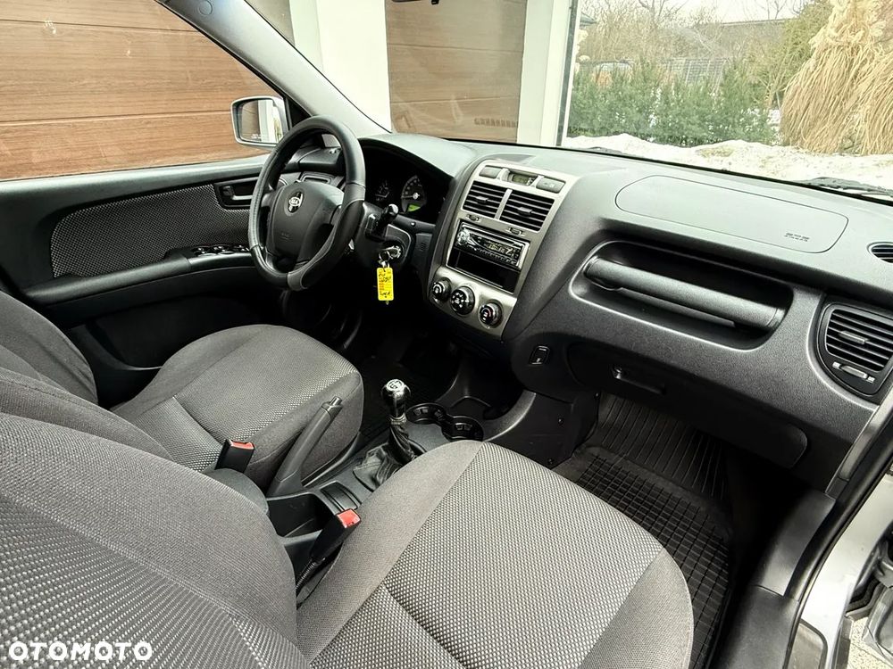 Kia Sportage 2.0 Tour 2WD - 25