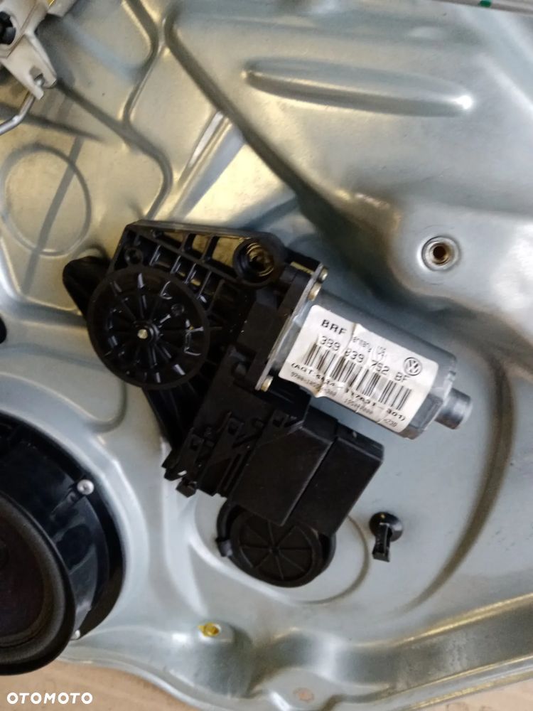 Mechanizm podnośnik szyby prawy tył VW Passat B5 Kombi 3B9839756C - 3