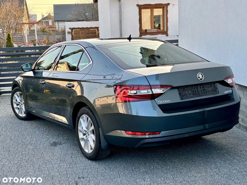 Skoda Superb 2.0 TDI DSG Premium Edition - 5