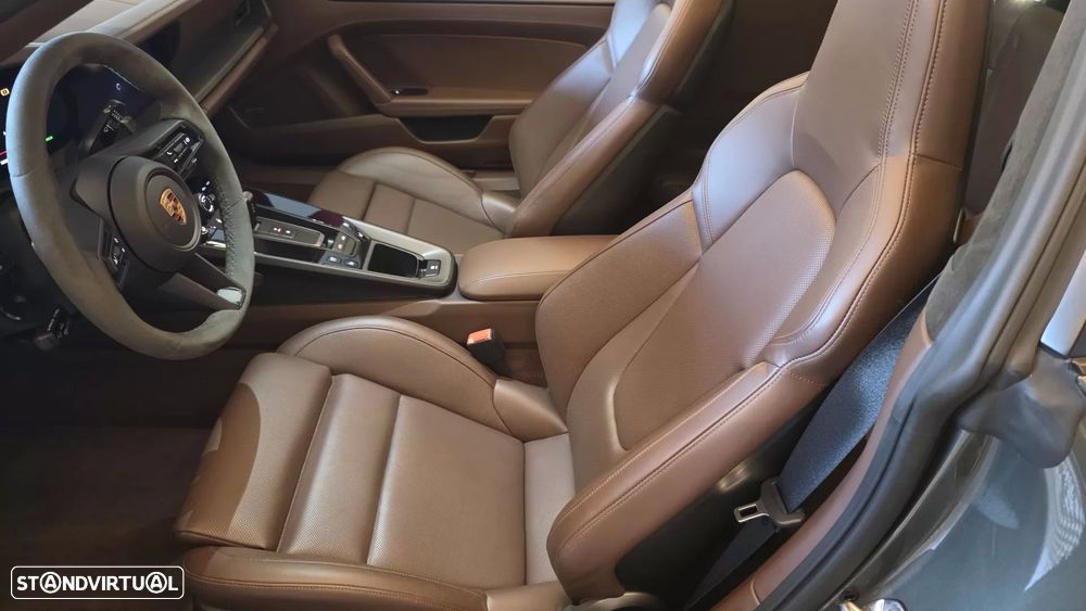 Porsche 911 (992) Targa 4 GTS PDK - 35