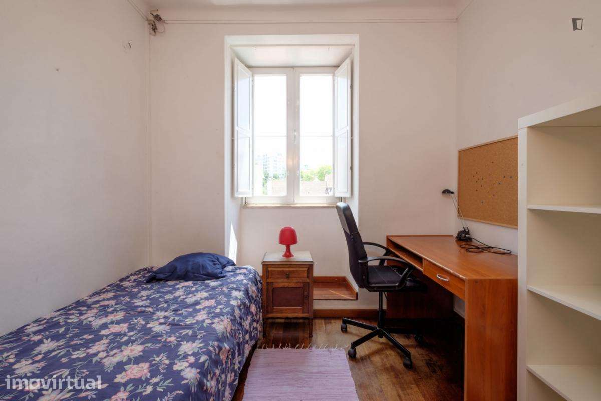 Quarto - localizado em Montes Claros Coimbra - Grande imagem: 5/19
