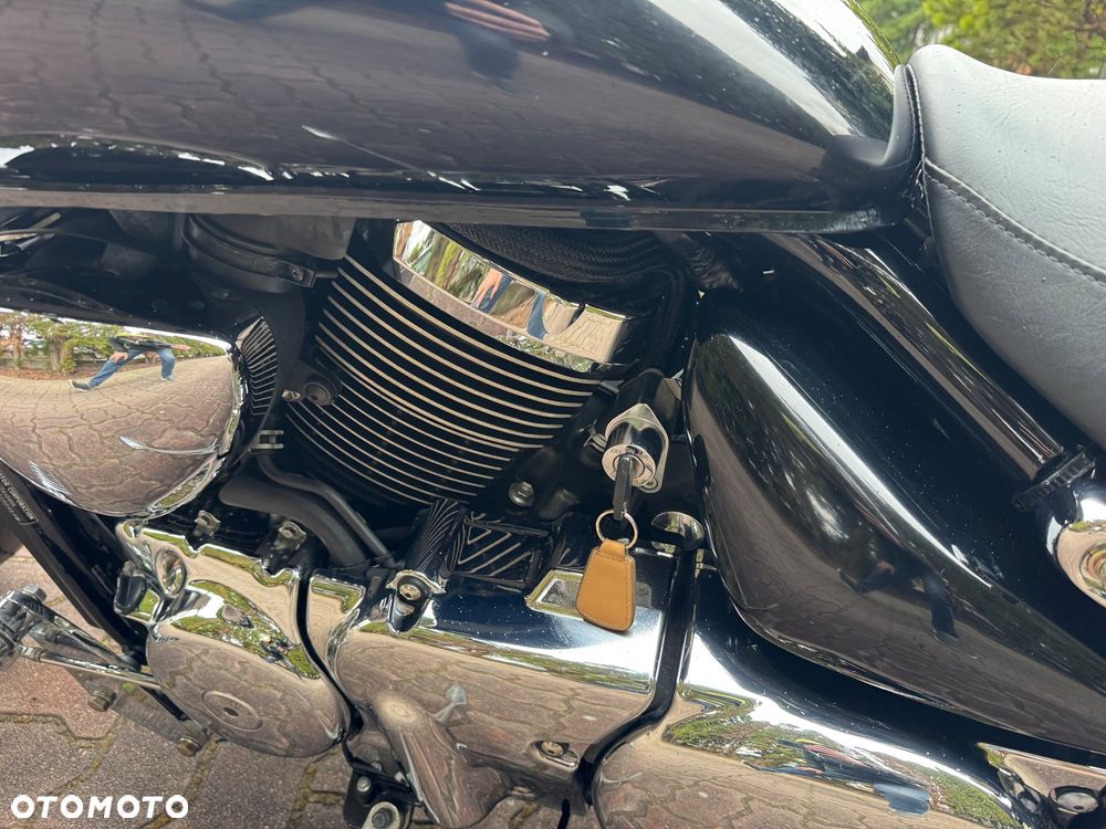 Suzuki Intruder - 16