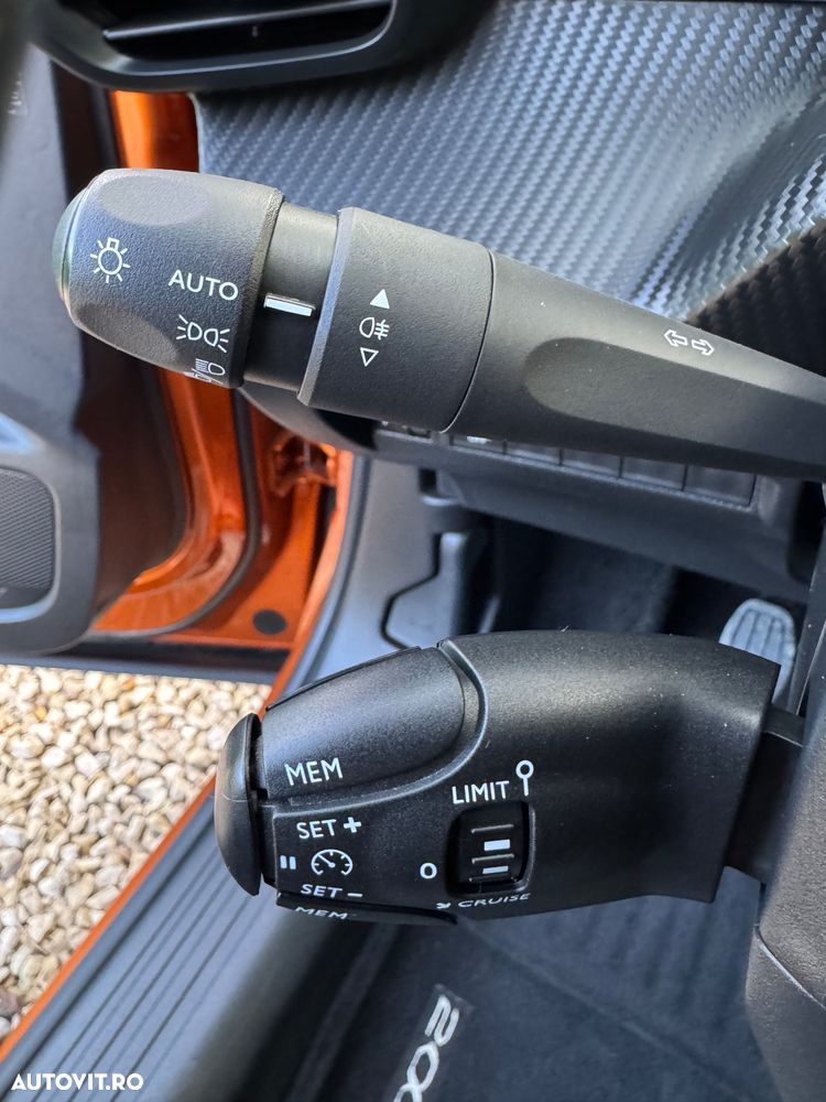 Peugeot 2008 PureTech 100 Allure - 20