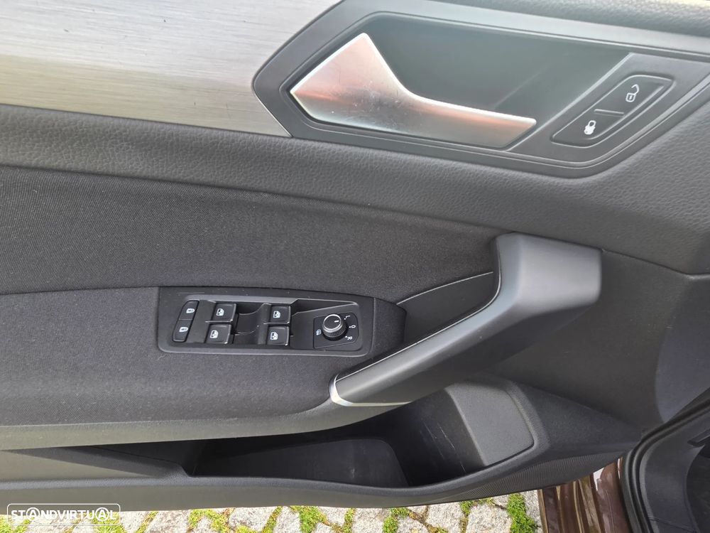 VW Touran 2.0 TDI Highline DSG - 17