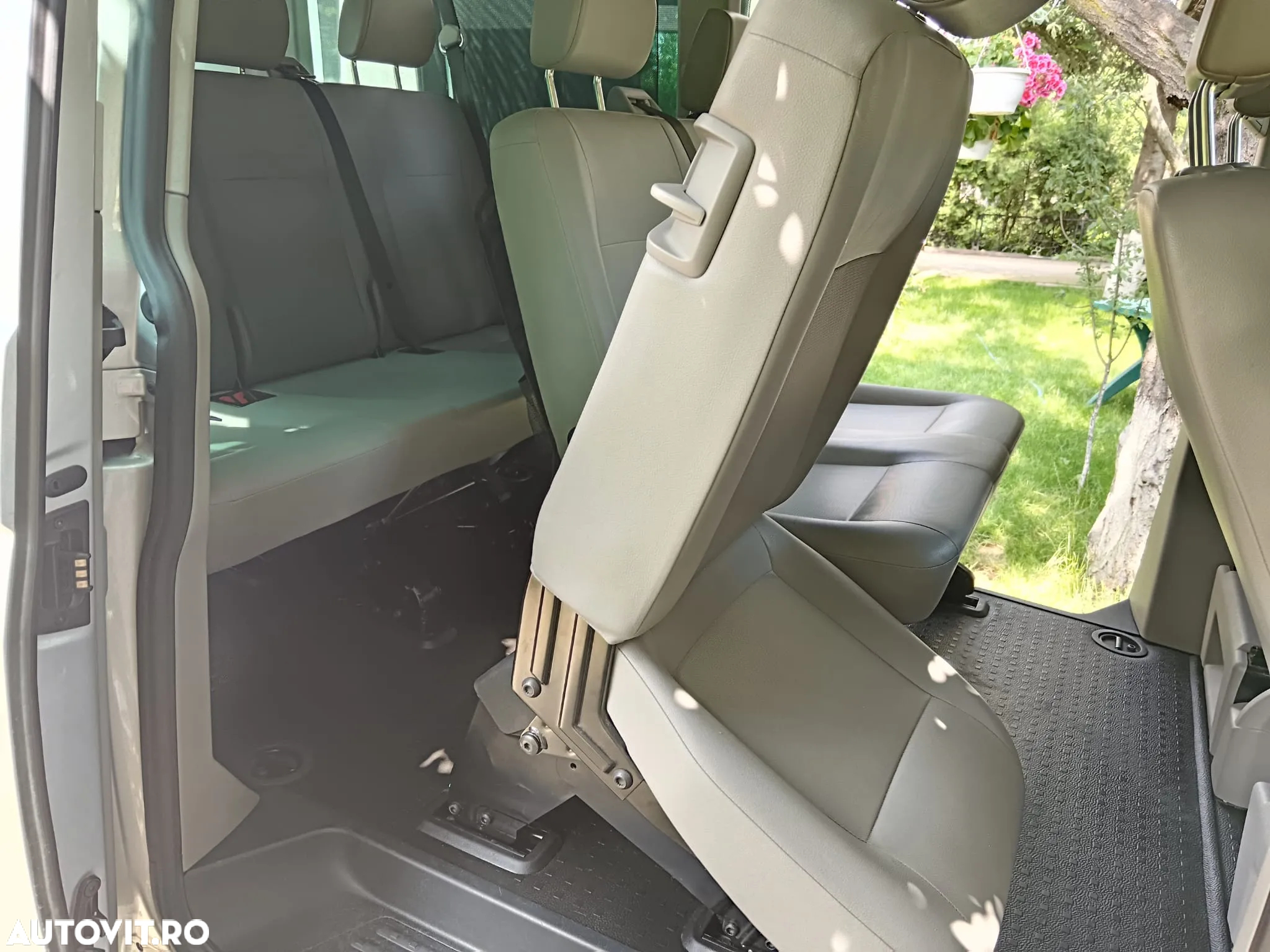 Volkswagen Caravelle - 19