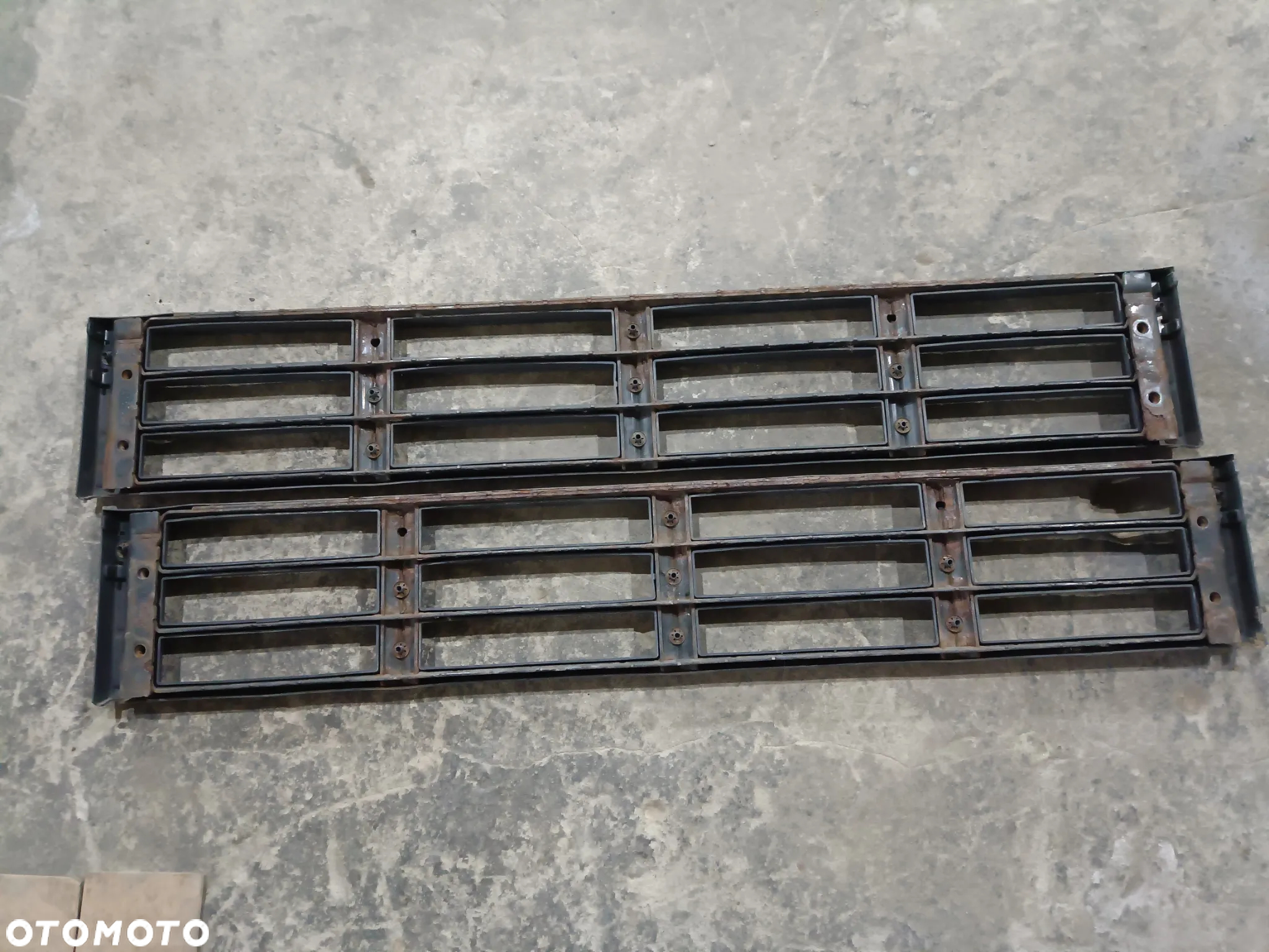 KRATKA GRILL ATRAPA VOLVO FH 13 82065947 - 2