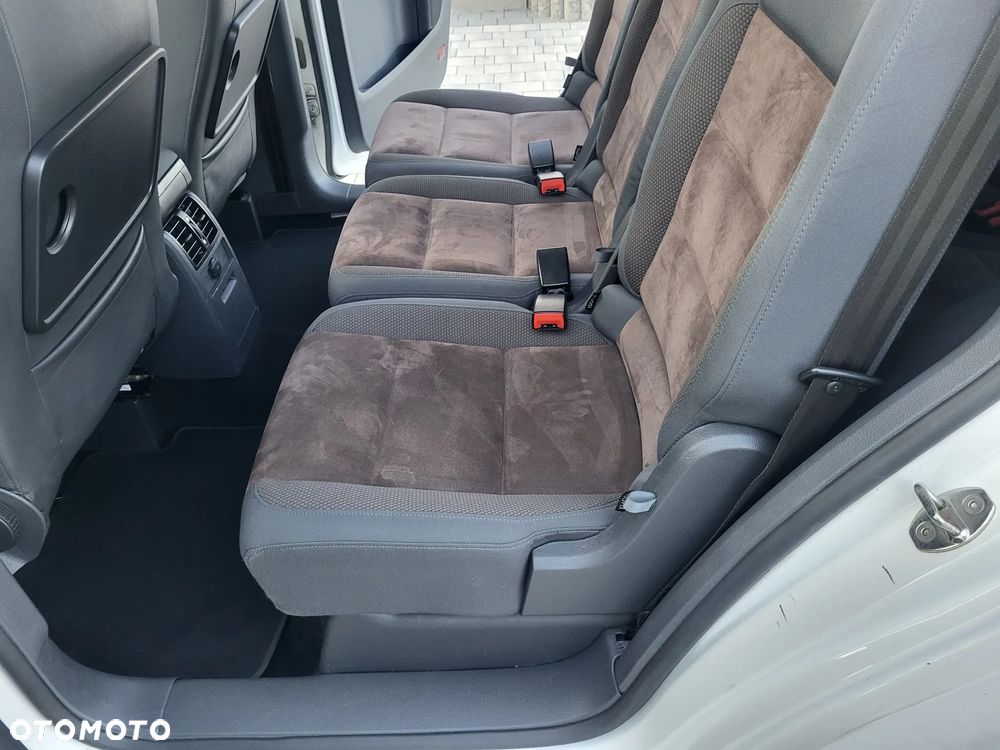 Volkswagen Touran 2.0 TDI Trendline DSG - 20