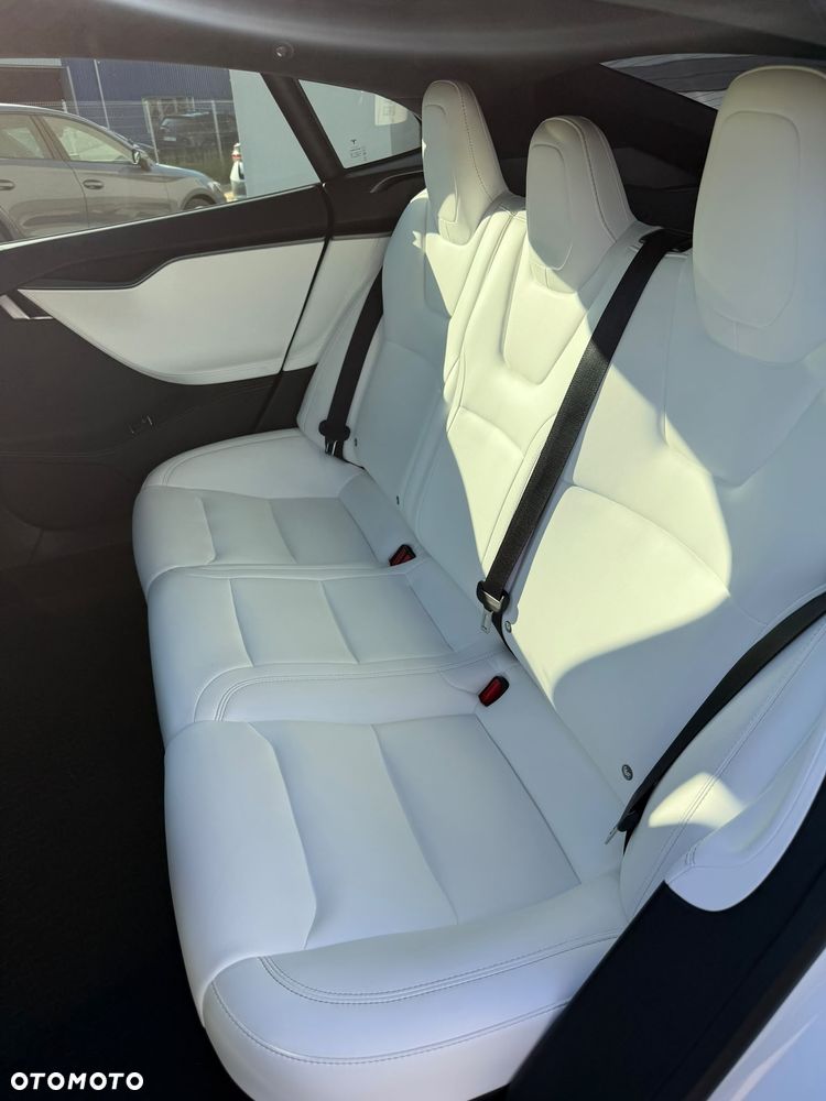 Tesla Model S - 17