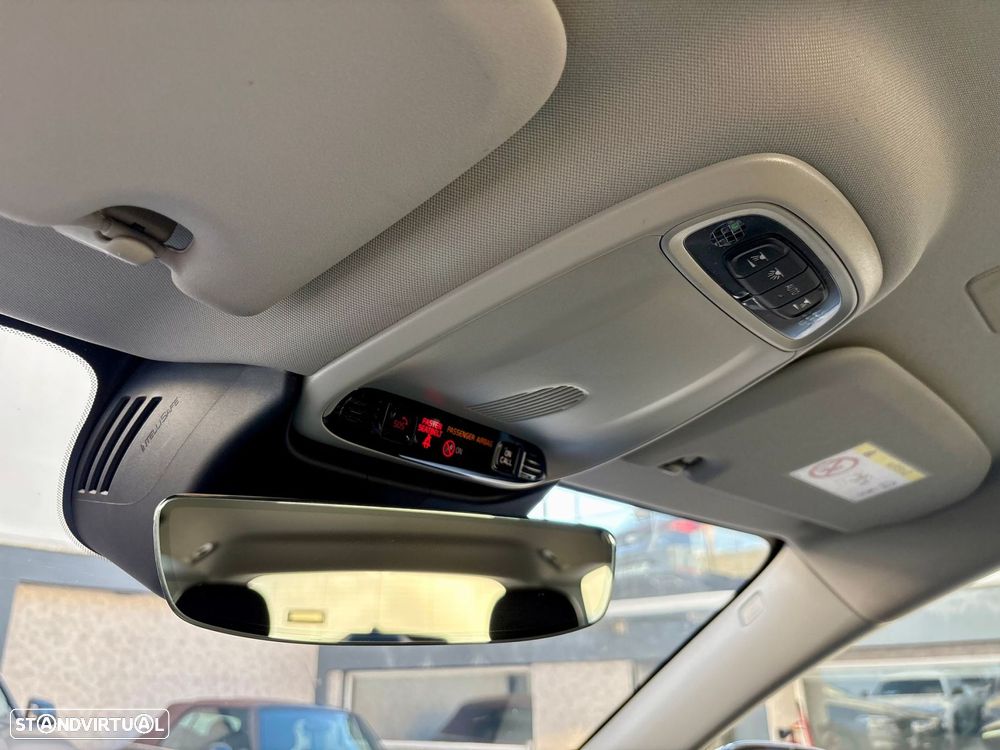 Volvo V60 2.0 D3 Momentum Plus - 41