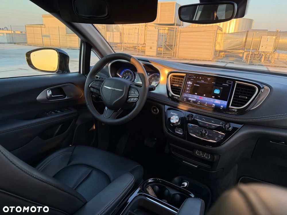 Chrysler Pacifica - 18