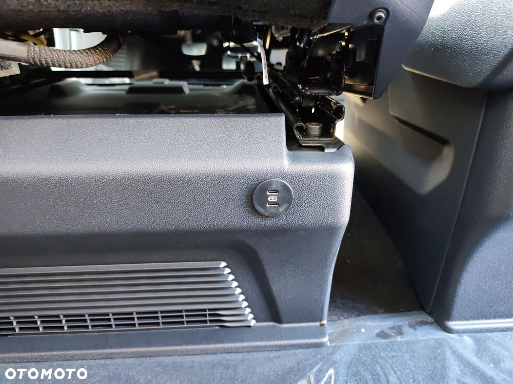 Volkswagen Caravelle - 29