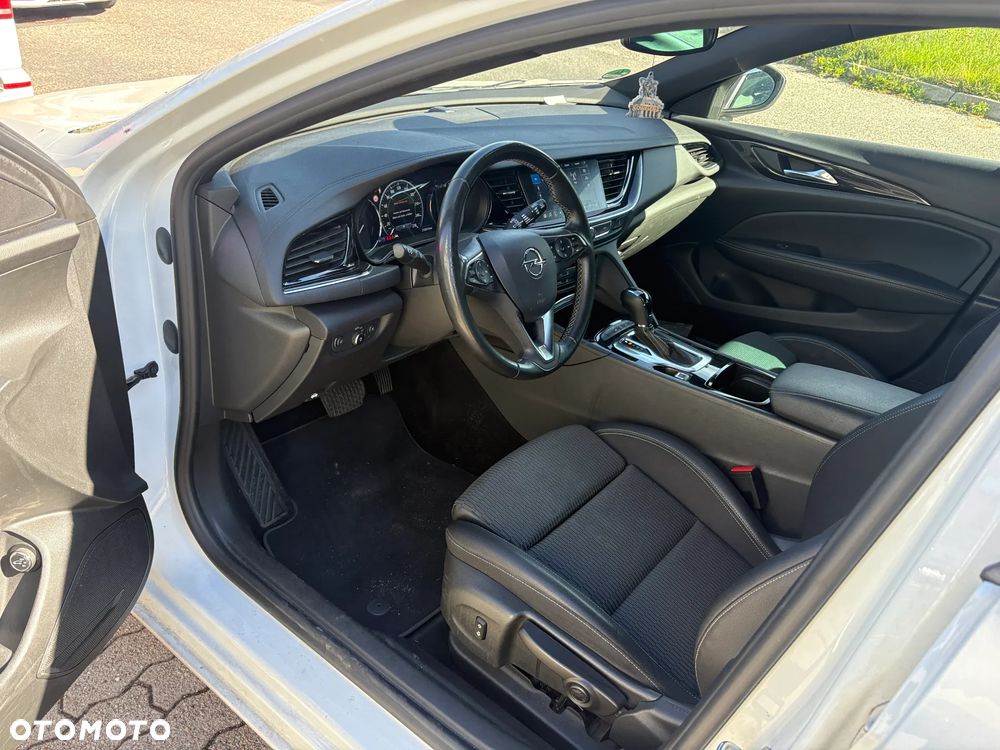 Opel Insignia - 11