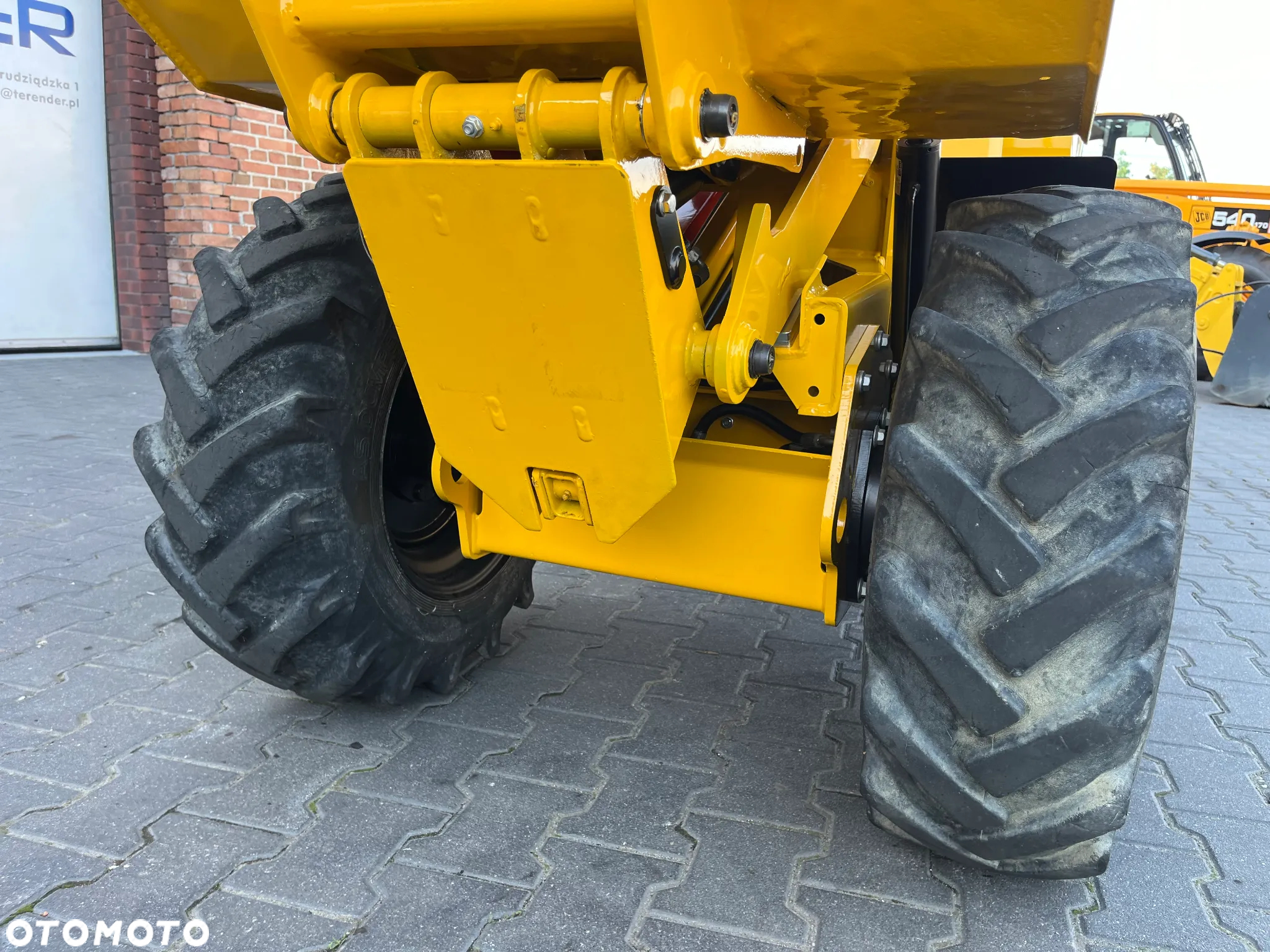 Thwaites MACH 201 - 12
